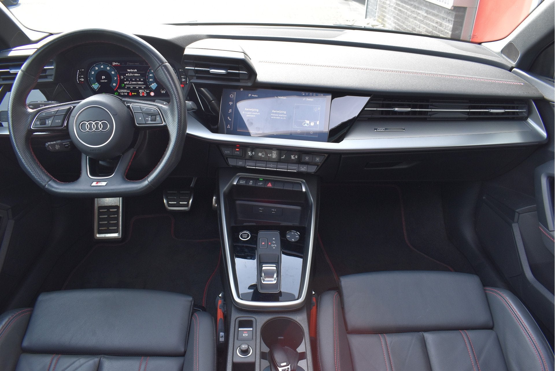 Audi A3 Sportback 45 TFSI e S edition Competition NL-auto, P, Auto's, Gebruikt, Euro 6, 4 cilinders, 71 km/l