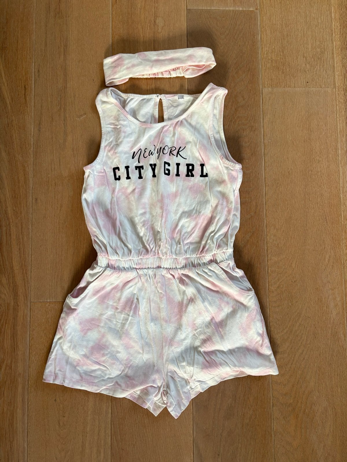 Leuke roze tie-dye playsuit met haarband, maat 134/140, Ophalen of Verzenden, Zo goed als nieuw, Meisje, Overige typen