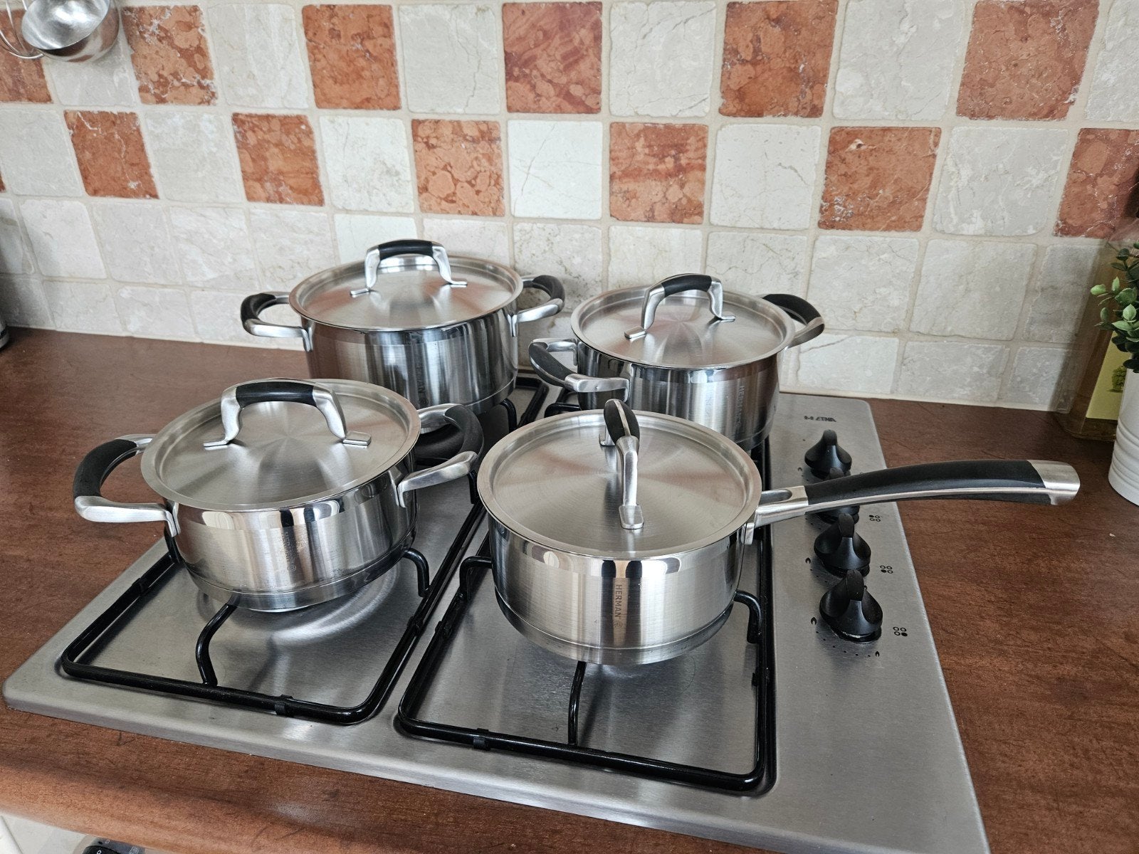 HERMAN den Blijker 4-delige Pannenset RVS met deksels, Huis en Inrichting, Keuken | Potten en Pannen, Zo goed als nieuw, Pannenset