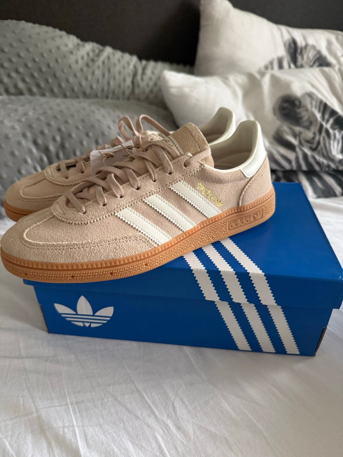 Nieuwe Adidas Handball Spezial J sneakers - Maat 40, Ophalen, Nieuw, Beige, Sneakers of Gympen