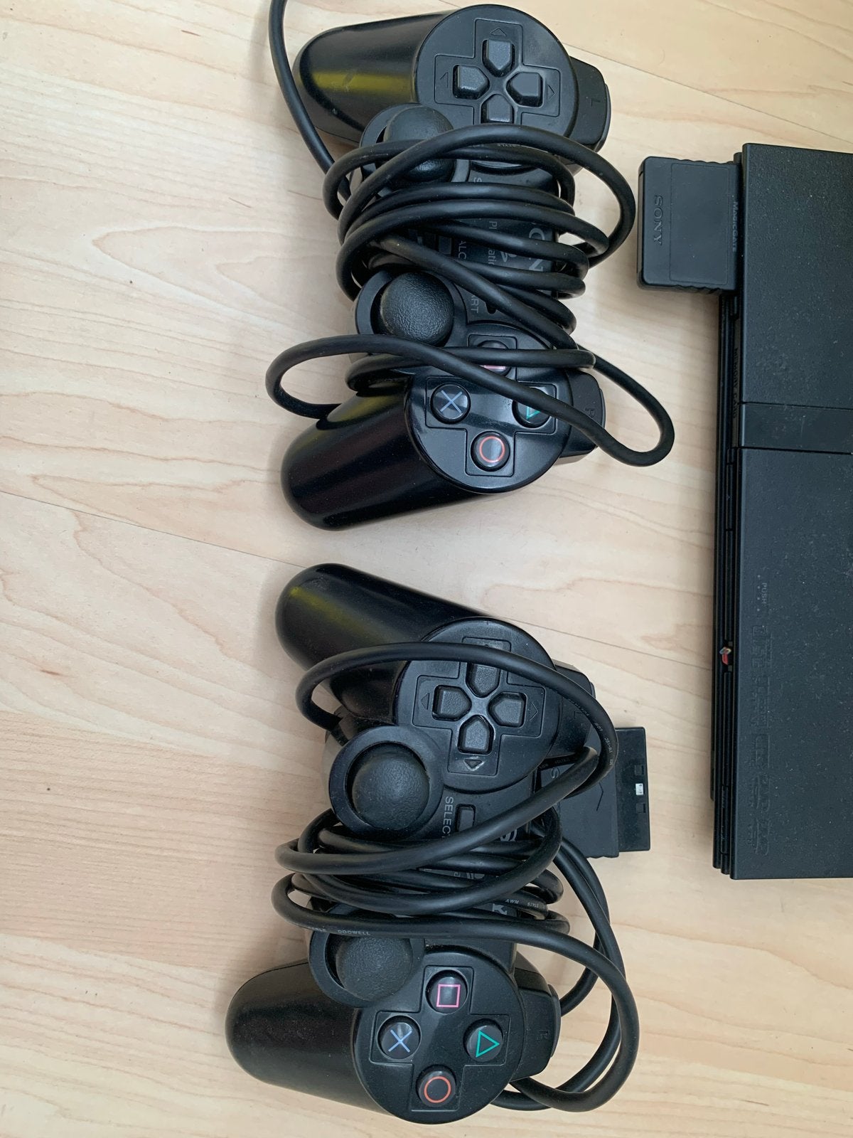 Sony PlayStation 2 Slim met 2 controllers en doos, Spelcomputers en Games, Spelcomputers | Sony PlayStation 2, Gebruikt, Zwart