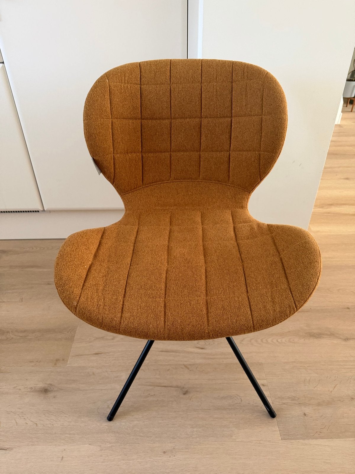Zuiver OMG eetkamerstoel - Mosterdgeel, Huis en Inrichting, Stoelen, Ophalen, Overige kleuren, Zo goed als nieuw, Eén