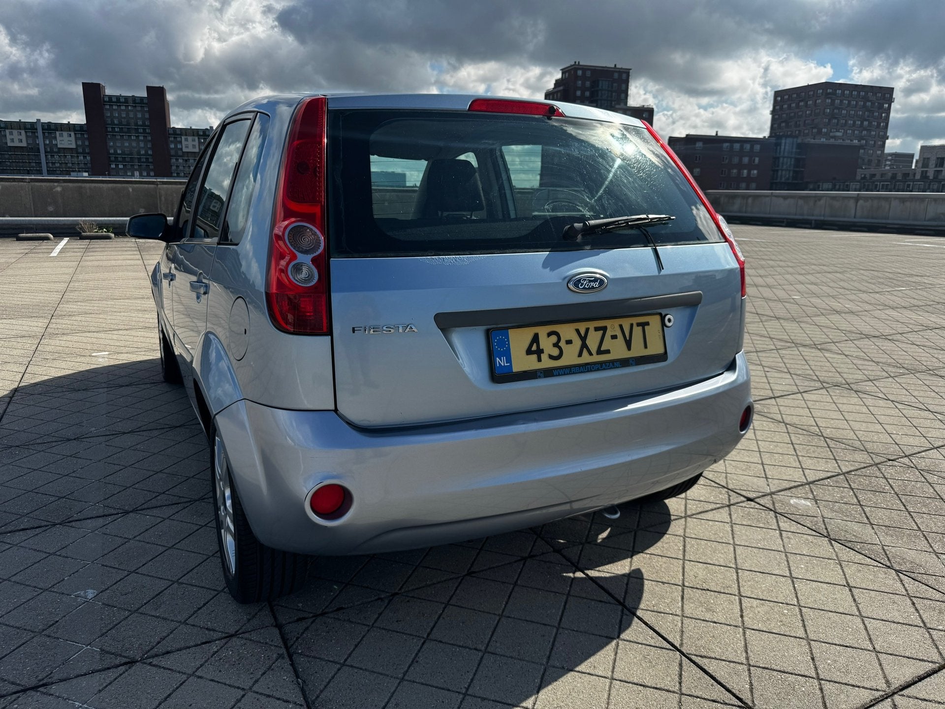 Ford Fiesta 1.3-8V Futura AIRCO ELEKTRISCHE RAMEN NAP APK, Auto's, Stof, Zwart, 4 cilinders, Blauw