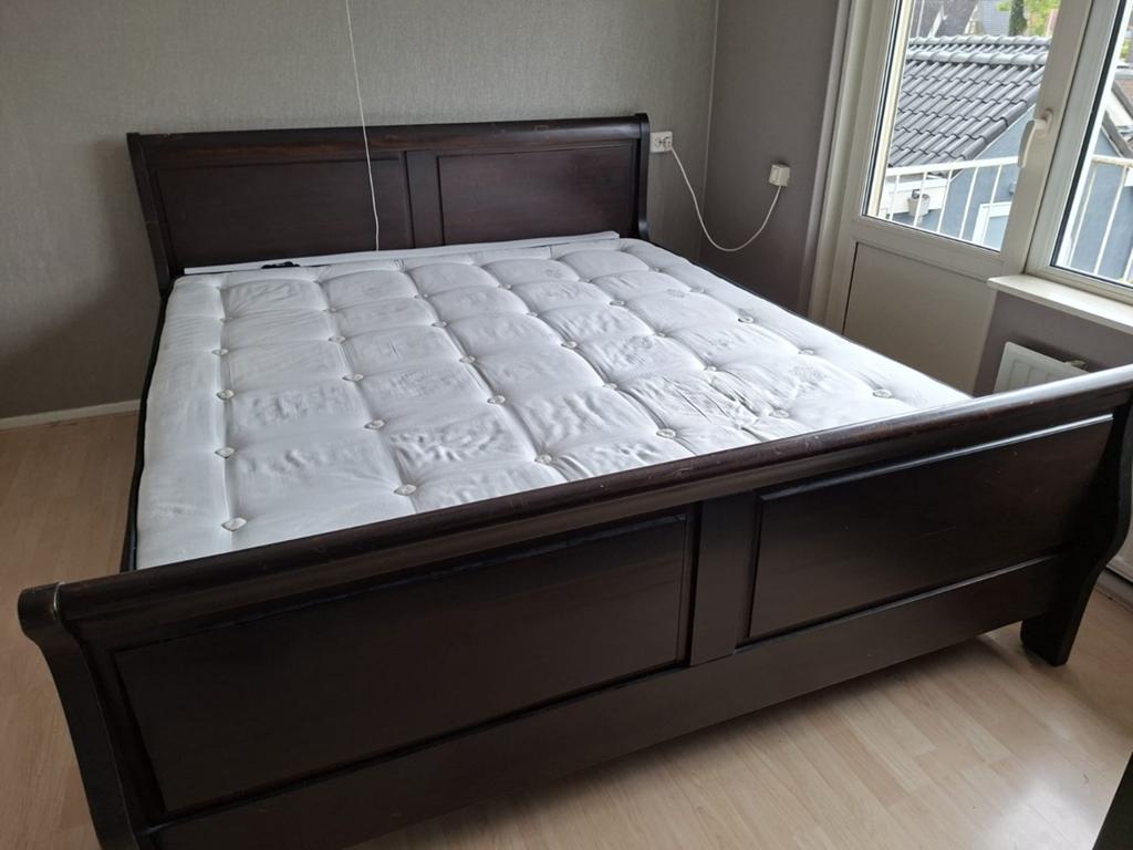 Houten tweepersoonsbed met elektrische Auping bodem, Huis en Inrichting, Ophalen, Bruin, 210 cm, Tweepersoons