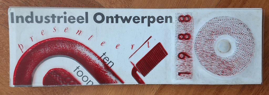 *Industrieel ontwerpen presenteert ten toon 1988*, Ophalen of Verzenden, Zo goed als nieuw