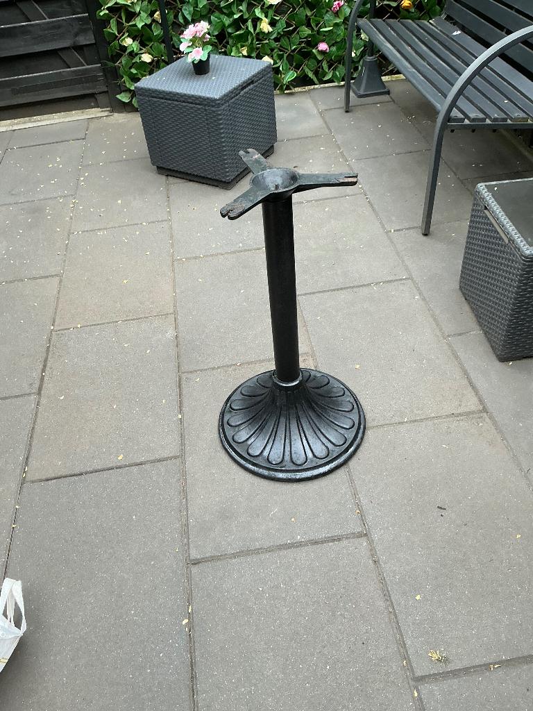 Gietijzeren tafelpoot, Ophalen, Gebruikt, Rond, Metaal