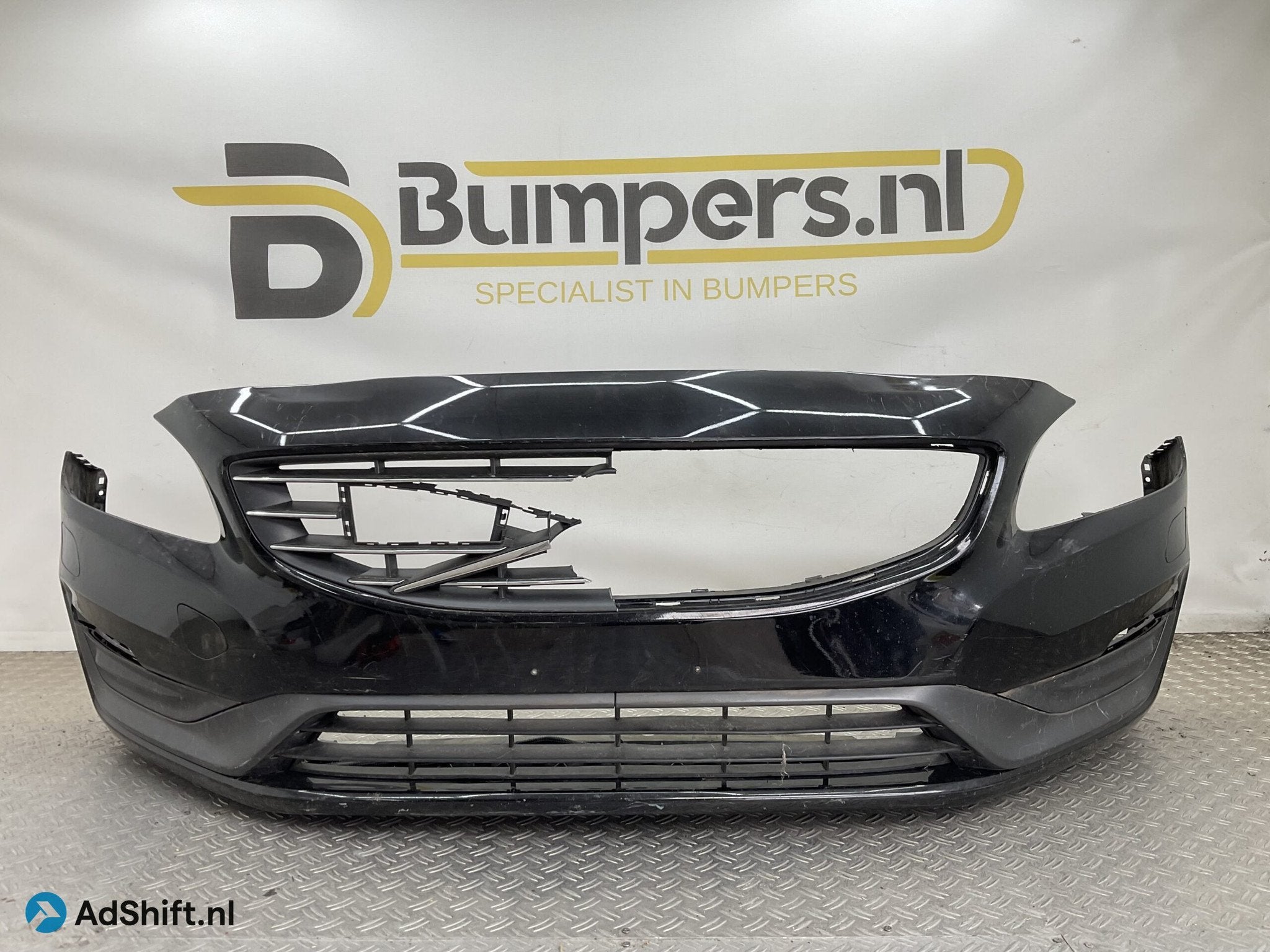 BUMPER Volvo V60 S60 2018-2022 31323831 VOORBUMPER E5-20996, Bumper