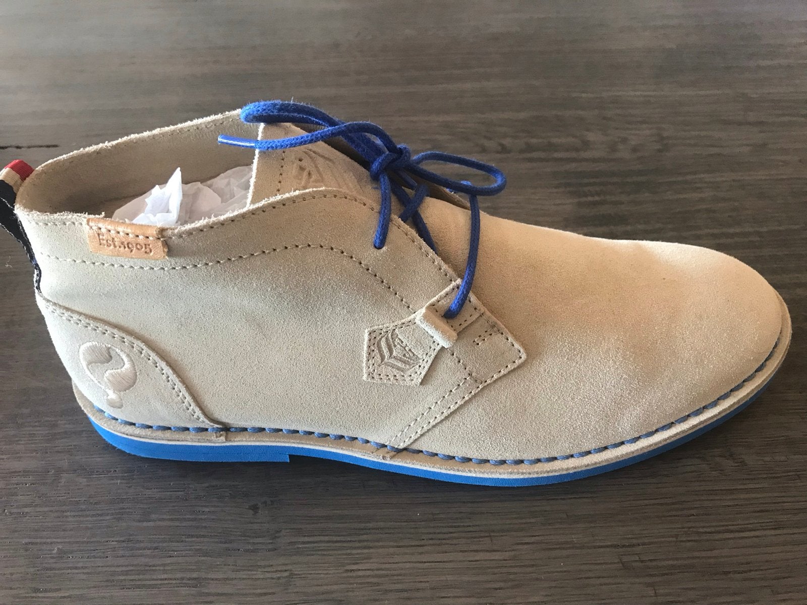Nieuwe Quick Elagos suède schoenen met blauwe zool en veters, Ophalen of Verzenden, Nieuw, Overige kleuren, Veterschoenen