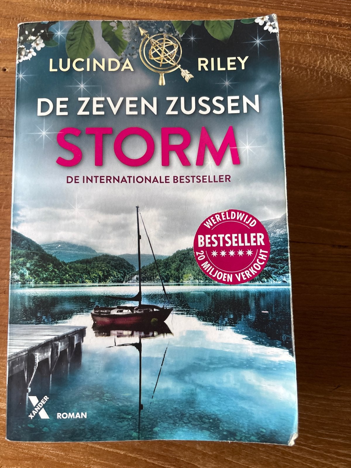 De Zeven Zussen - Storm door Lucinda Riley, Boeken, Ophalen of Verzenden, Zo goed als nieuw, Nederland