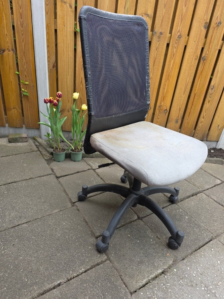 2 kapotte bureaustoelen, Huis en Inrichting, Bureaustoelen, Gebruikt, Bureaustoel, Zwart, Ophalen