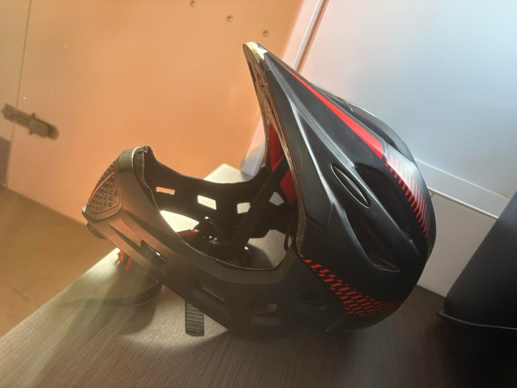 Kinder cross helm, met afneembare bescherming, Ophalen of Verzenden, Zo goed als nieuw