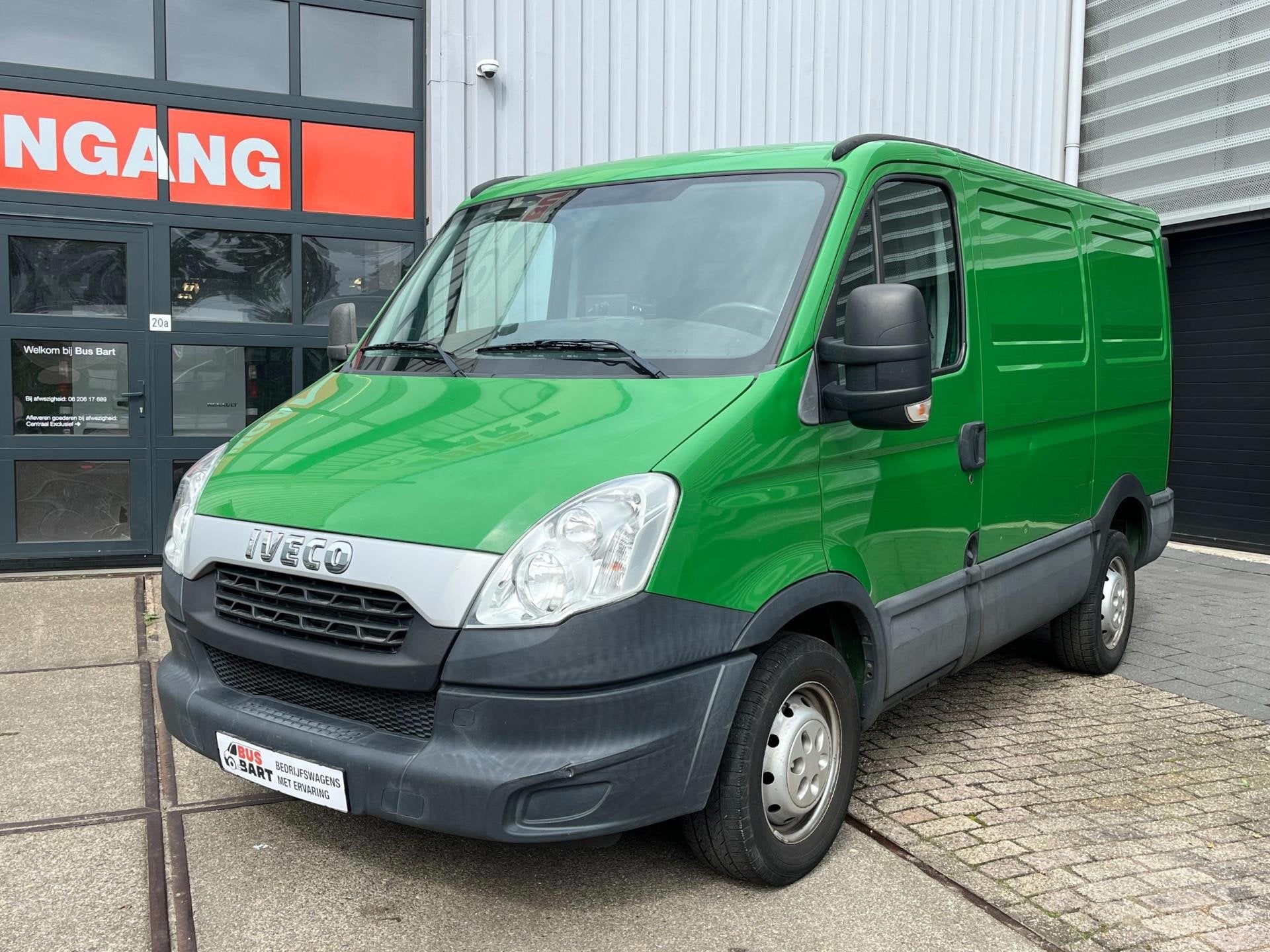 Iveco Daily 35S15V 300 145PK I NL-Auto I Camera I Trekhaak, 13 km/l, Gebruikt, Zwart, Iveco