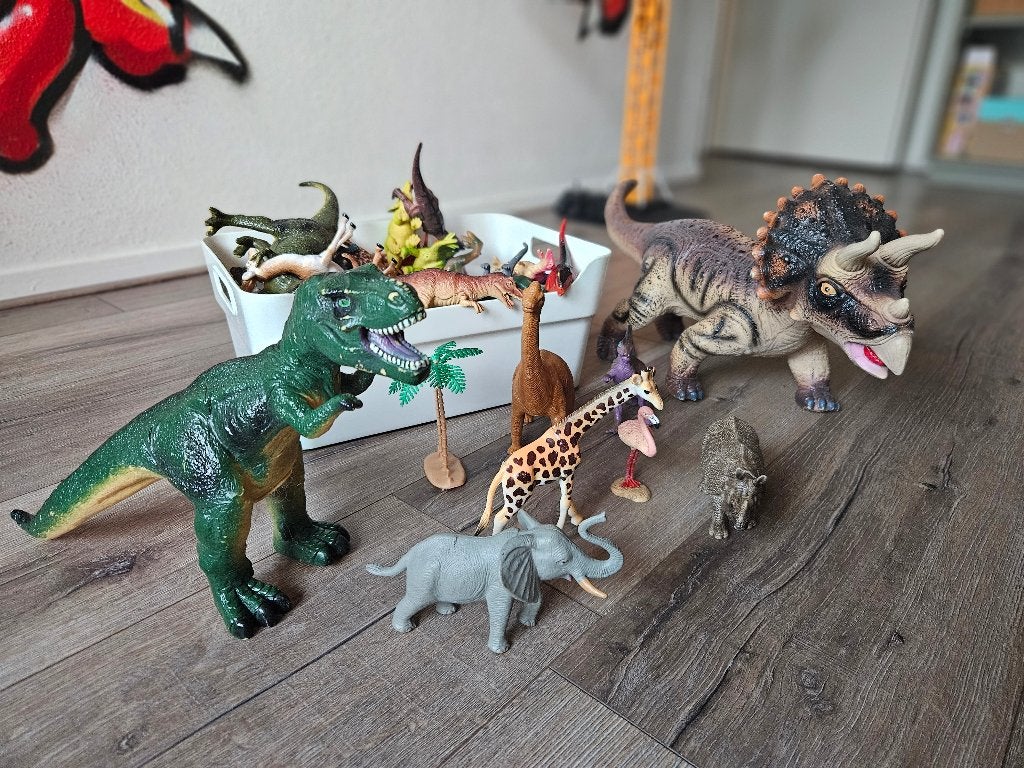 Bak vol met dinosaurussen en andere dieren (ca. 50 stuks), Ophalen, Gebruikt
