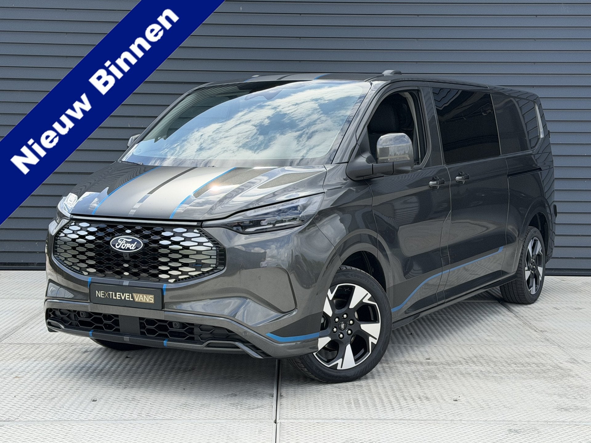 Ford Custom E Sport Dubbel Cabine 218 PK 71 kWh | 360 Camera, Auto's, Bestelauto's, Automaat, Metallic lak, Gebruikt, Leder en Stof