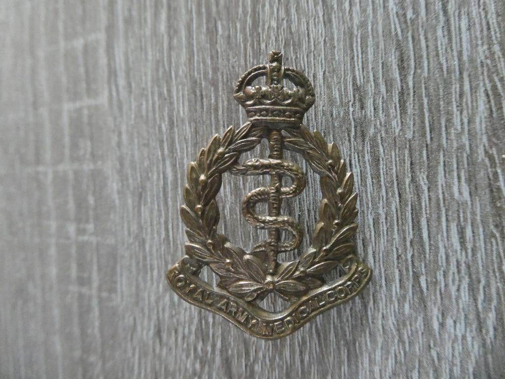 Cap badge Royal Army Medical Corps, Verzamelen, Militaria | Tweede Wereldoorlog, Ophalen of Verzenden, Landmacht, Engeland, Embleem of Badge
