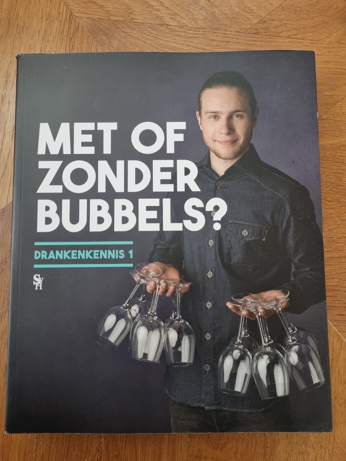 Met of Zonder Bubbels? Drankenkennis 1 - SVH, Ophalen of Verzenden, Zo goed als nieuw, Onbekend, Nederland