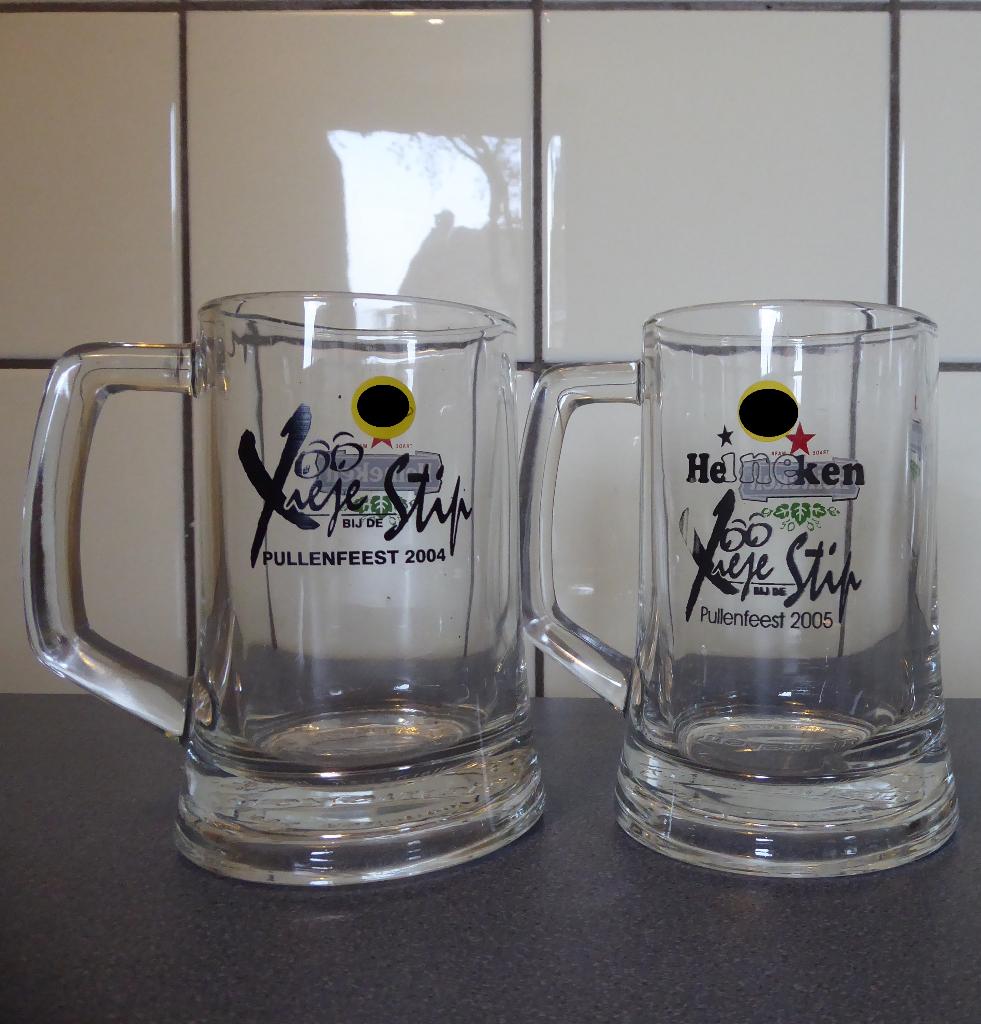 2 Heineken bier pullen (zie foto), Ophalen of Verzenden, Gebruikt, Pul(len), Heineken