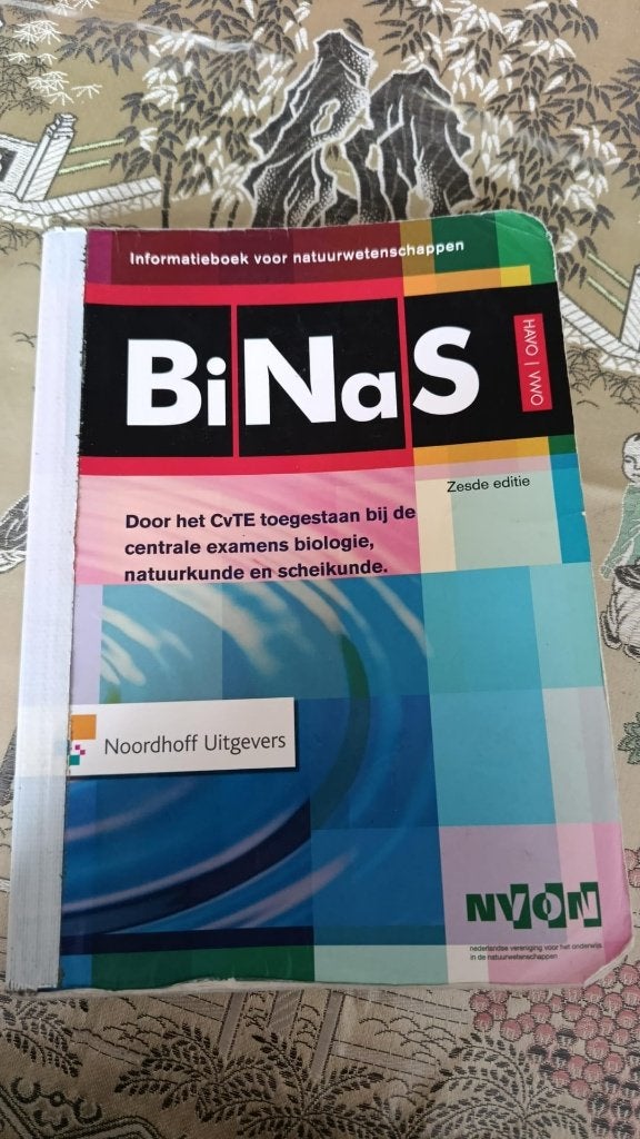 BiNaS Zesde Editie - Informatieboek Natuurwetenschappen, Boeken, Biologie, HAVO, Ophalen of Verzenden, Zo goed als nieuw
