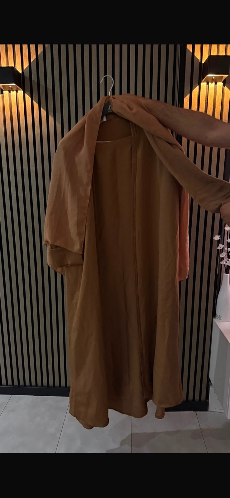Abaya’s, Ophalen, Zo goed als nieuw, Onder de knie
