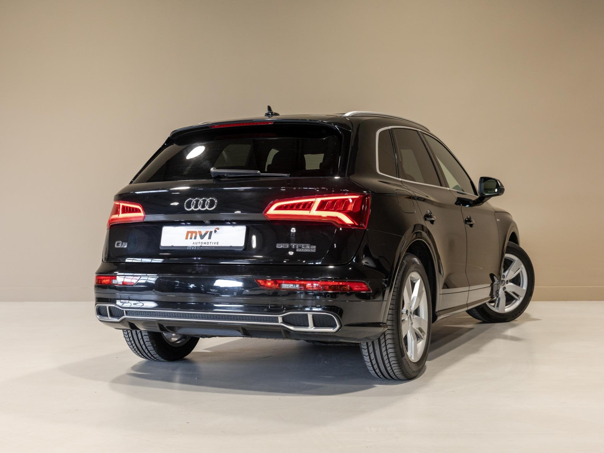 Audi Q5 55 TFSI e S-Line edition / 367pk / Panorama dak / Tr, Automaat, 4 cilinders, Zwart, Bedrijf