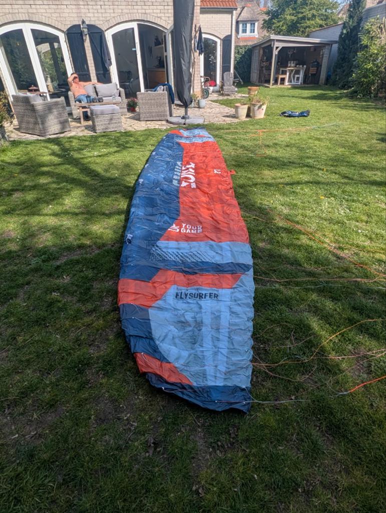 Flysurfer Sonic 5 7m - Nieuwstaat, slechts 1x gebruikt, Watersport en Boten, Geen board, Ophalen of Verzenden, Zo goed als nieuw