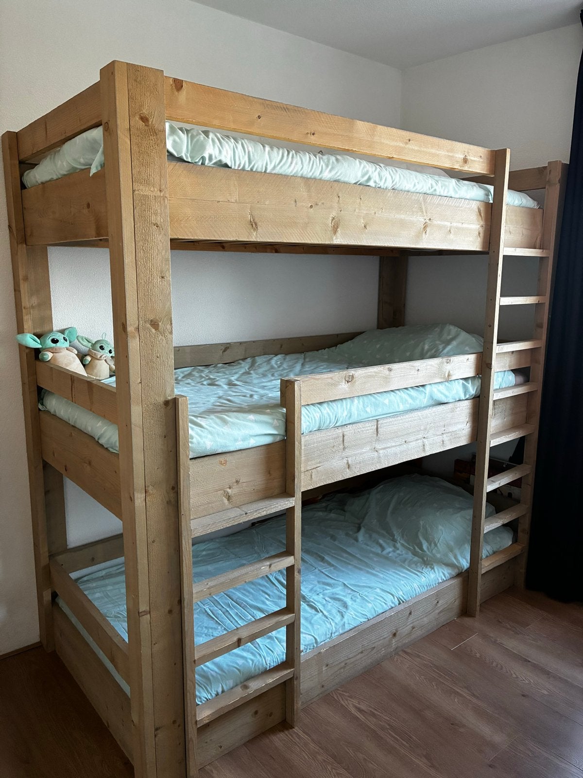 Stevig houten 3 stapelbed met drie slaapplaatsen, Huis en Inrichting, Ophalen, 210 cm, Tweepersoons, 100 cm