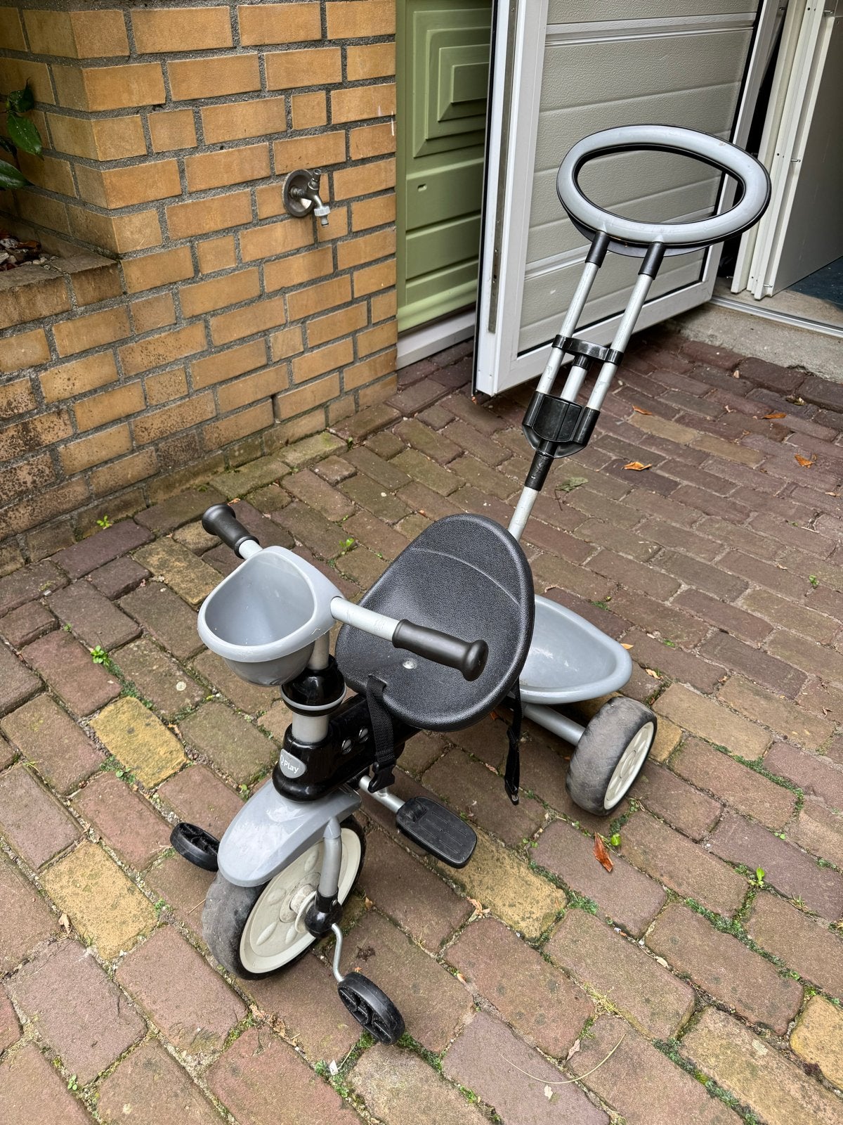 GRATIS- QPlay driewieler met duwstang - Grijs, Fietsen en Brommers, Ophalen, Gebruikt