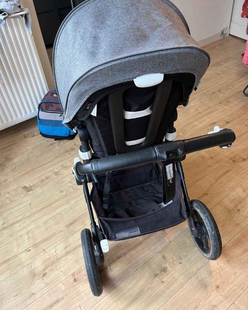Foto 3 van Bugaboo Fox 2 met Wieg en sterk Voetenzak