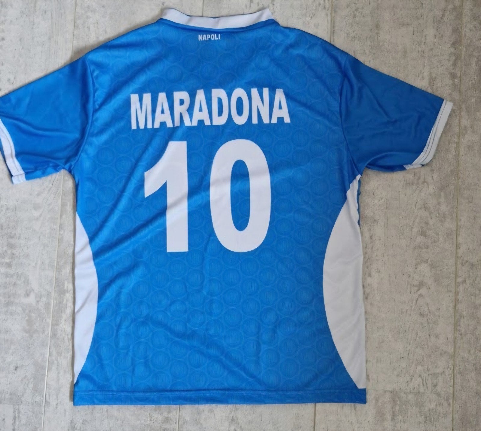 Napoli Maradona Shirt maat L
Fanshirt Forza Napoli Maradona, Maat L, Ophalen of Verzenden, Nieuw, Shirt