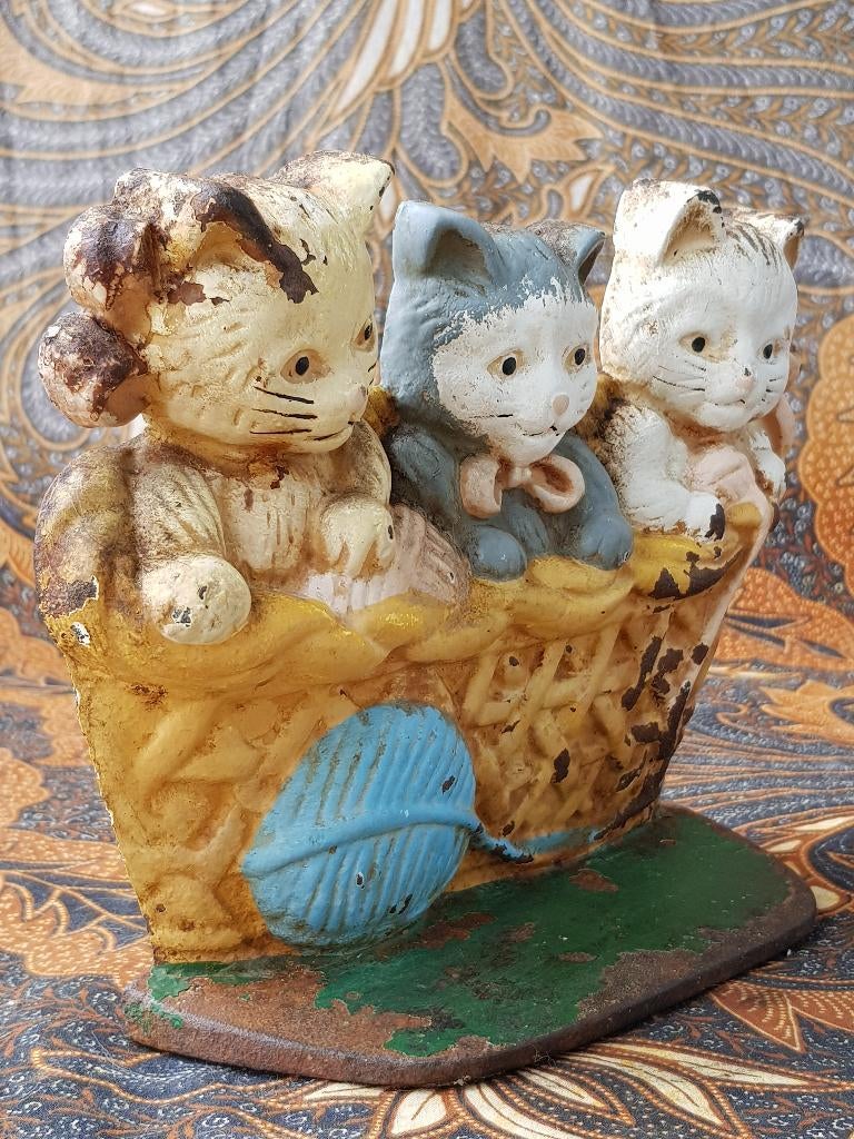 Zware oude deurstopper uit Engeland van ijzer met poezen., Ophalen of Verzenden