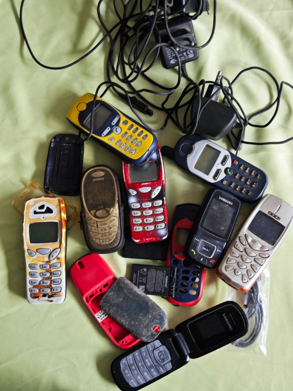 Vintage mobieltjes: ongetest, voor onderdelen of verzamelaar, Telecommunicatie, Ophalen, Geen camera, Klassiek of Candybar, Zonder simlock