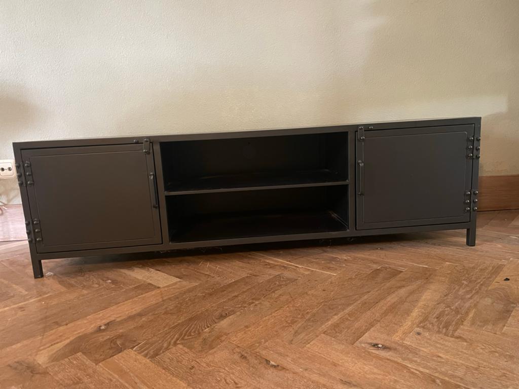Zwart metalen industrieel tv meubel, Huis en Inrichting, Ophalen, 100 tot 150 cm, Zo goed als nieuw, Minder dan 100 cm