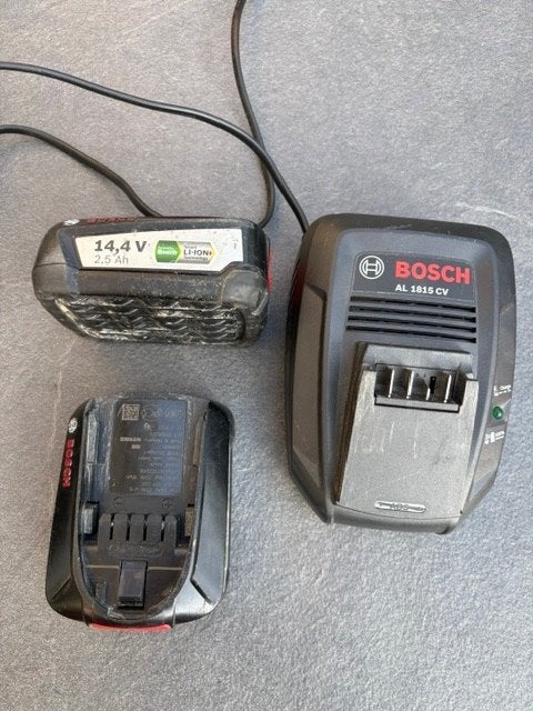 2 Accu’s  voor Bosch boormachine 14;4V 2,5 AH + oplader, Ophalen, Gebruikt, Boor- en Schroefmachine