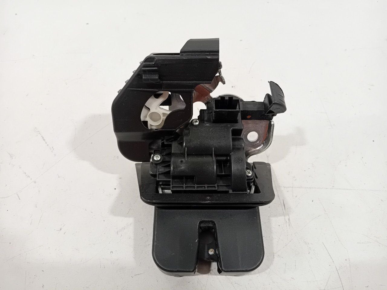 Slot mechaniek kofferdeksel achterklep elektrisch Audi A4, Auto-onderdelen, Onderdelen@venauto.nl, Van der Ven Autorecycling B.V.
