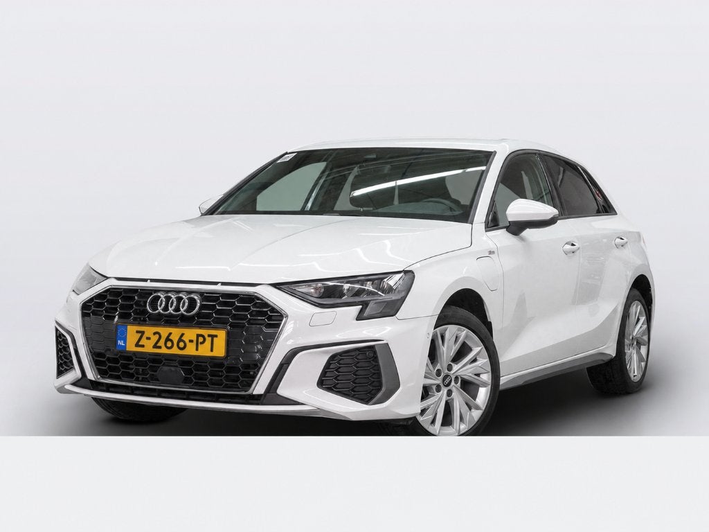 Audi A3 40 Tfsi e 204pk Phev S-tronic 2021 Wit S line, Auto's, Audi, 4 cilinders, 1535 kg, Wit, Plug-in hybride