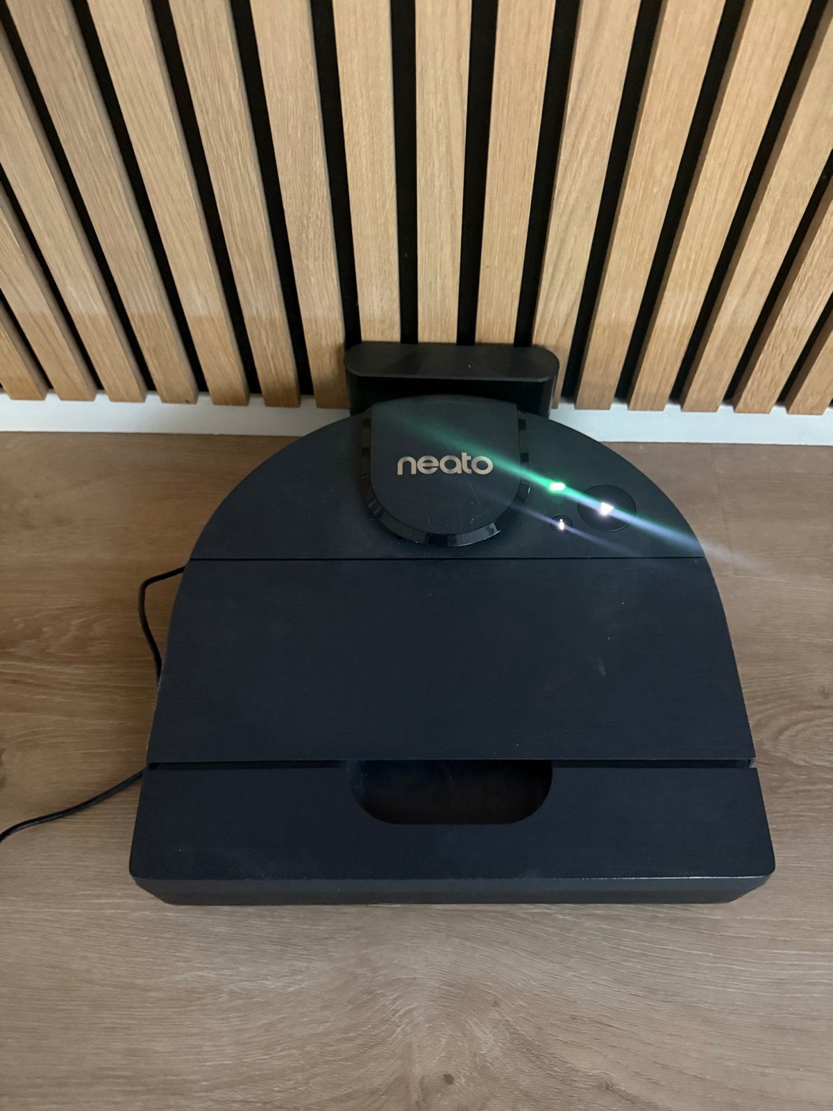 Neato D8 Robotstofzuiger met Laadstation, Witgoed en Apparatuur, Stofzuigers, Ophalen, Gebruikt, Draadloos, Robotstofzuiger