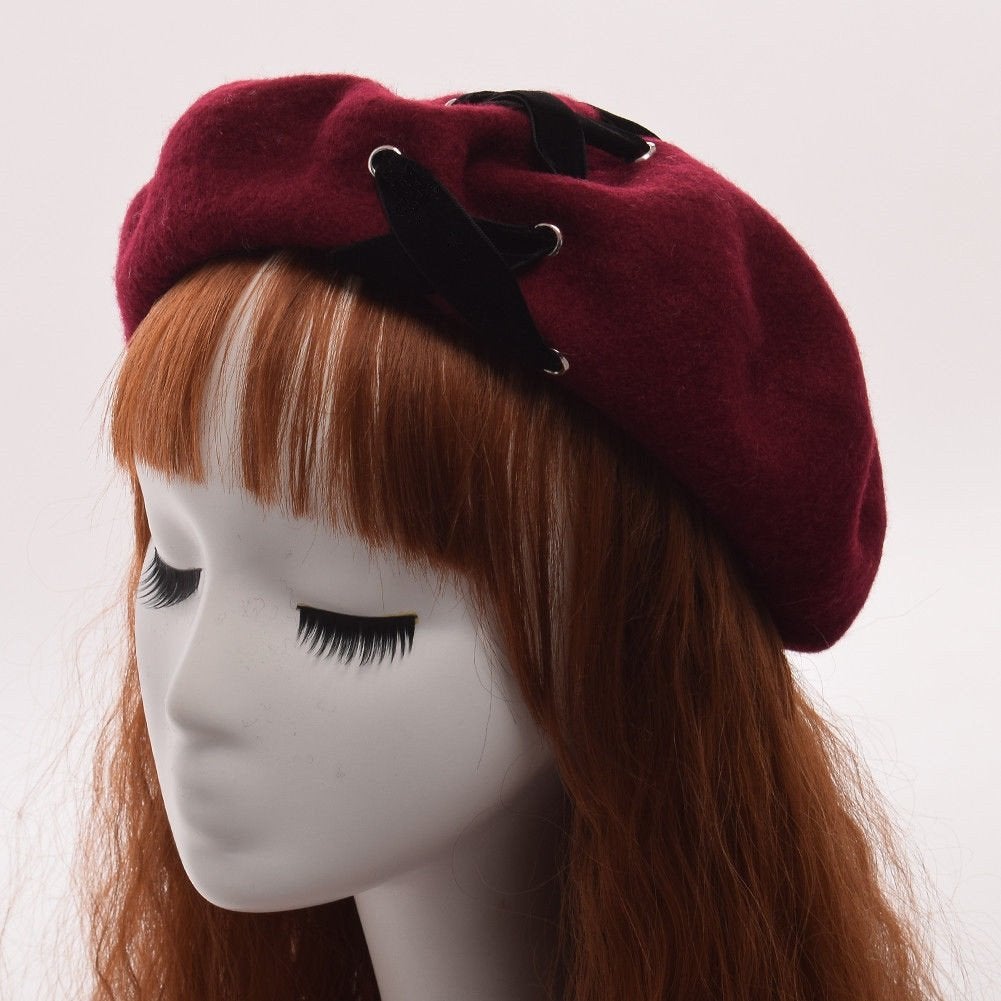 Rode lolita baret (muts dames meisjes veter vintage winter), Verzenden, Nieuw, 56 of 57 cm (M, 7 of 7⅛ inch)