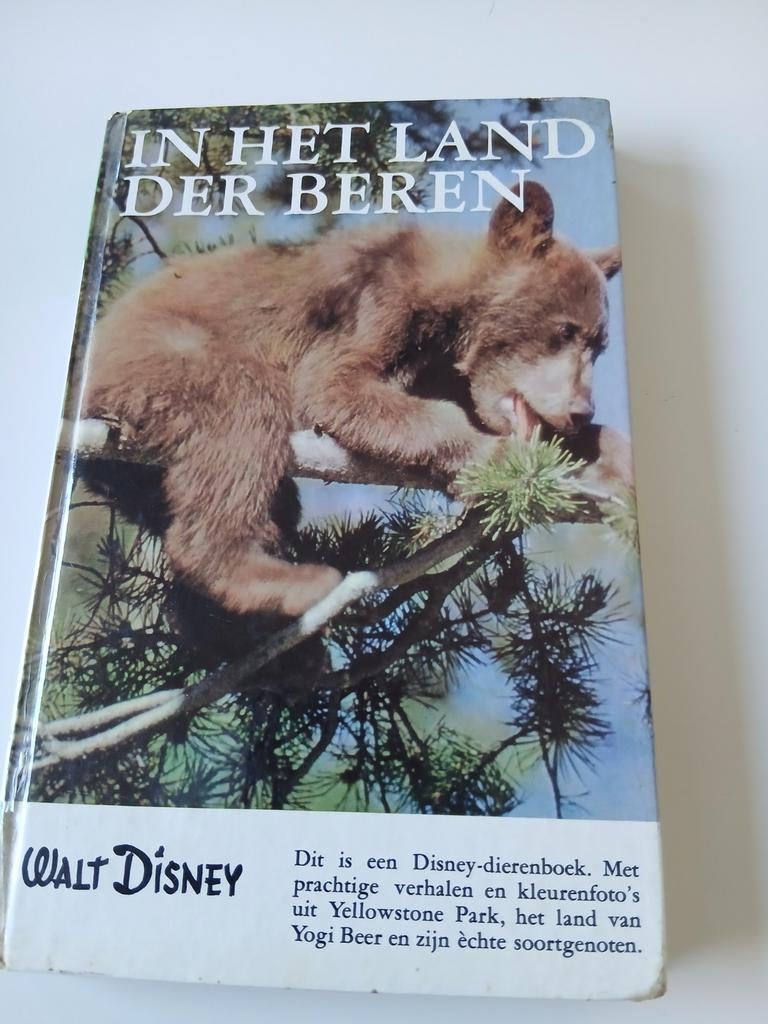 Walt Disney - In het land der beren (Dierenboek), Boeken, Ophalen of Verzenden, Gelezen, Overige diersoorten, Walt Disney