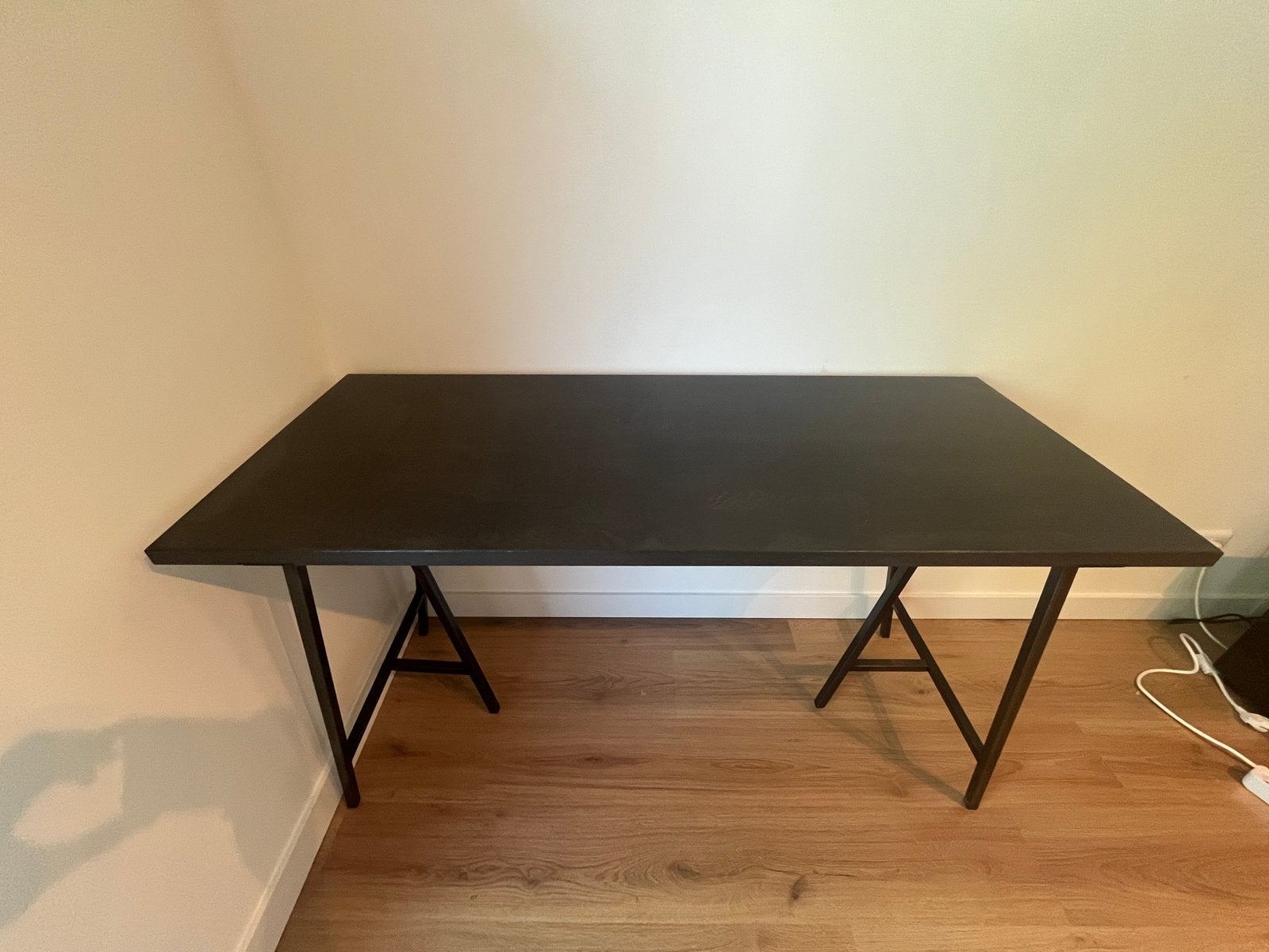 Grijs bureau met stalen poten - 130x53,5x75cm, Ophalen, Overige typen, Gebruikt, Metaal