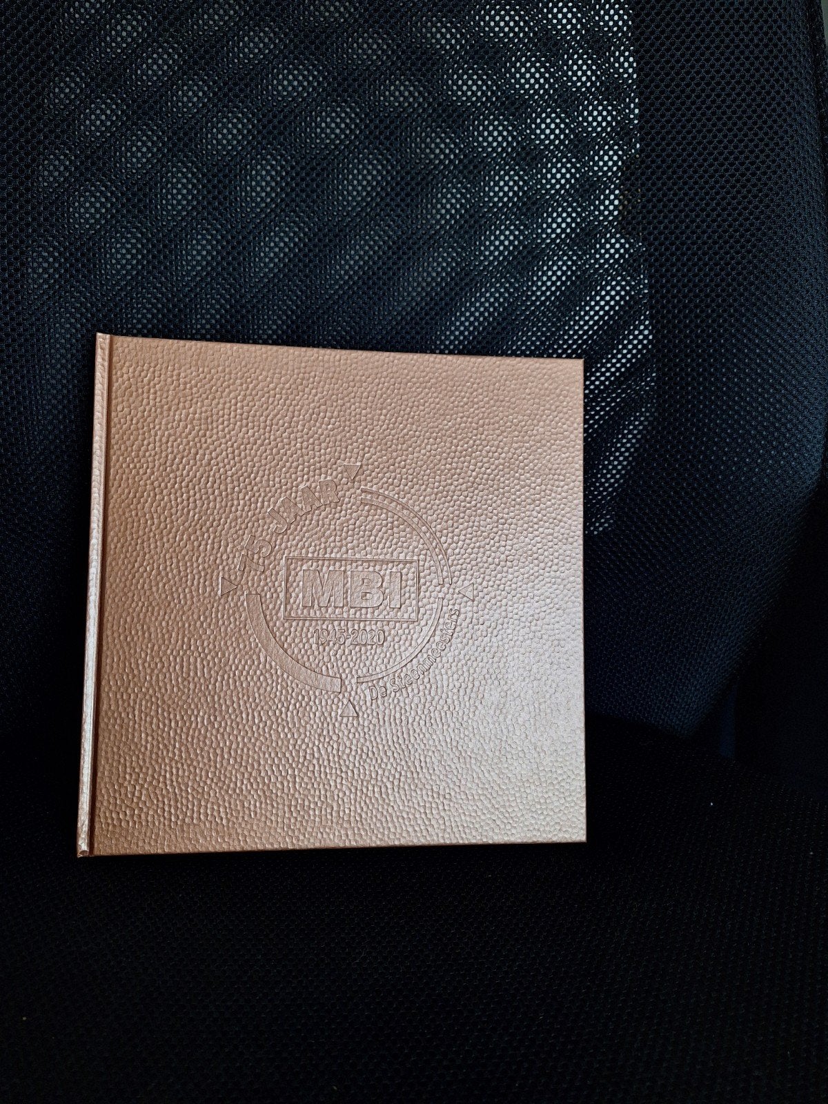 MBI 75 jaar de steenmeesters, Boeken, Ophalen of Verzenden, 20e eeuw of later, Zo goed als nieuw