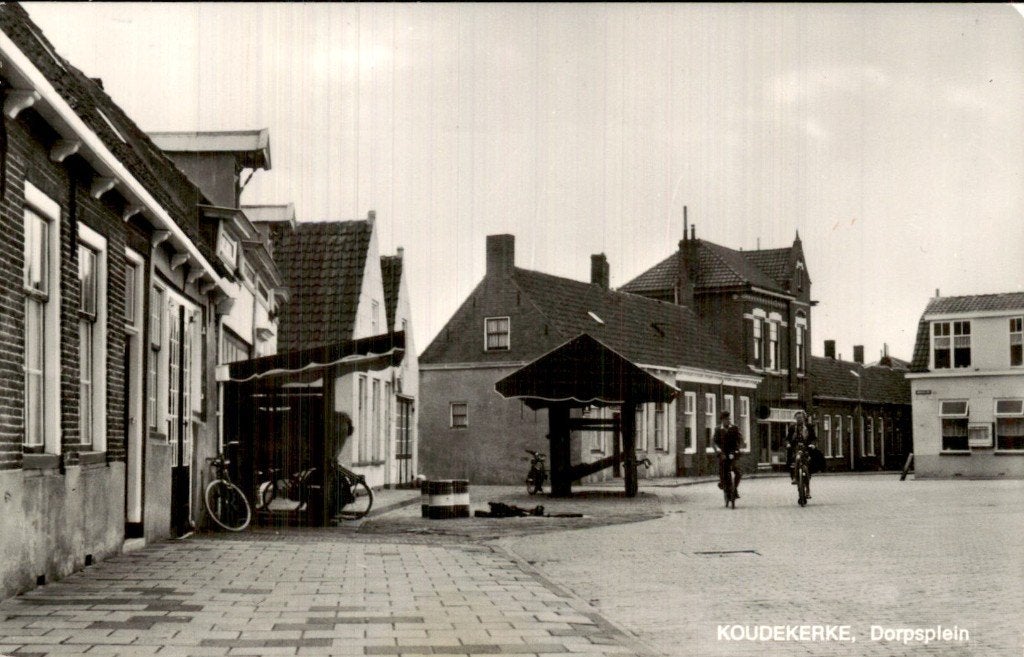 Koudekerke - Dorpsplein - Dorpspomp, Ophalen of Verzenden, 1960 tot 1980, Gelopen, Zeeland