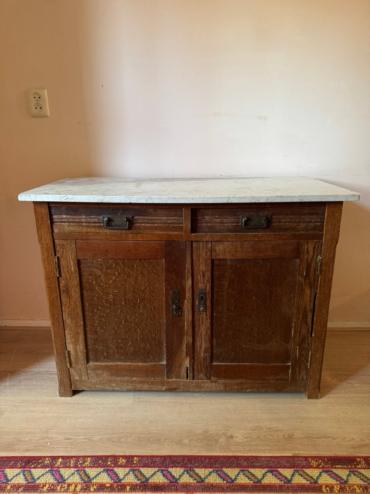 Antieke/vintage houten kast met marmeren blad – opknapper, Ophalen, Zo goed als nieuw, 25 tot 50 cm