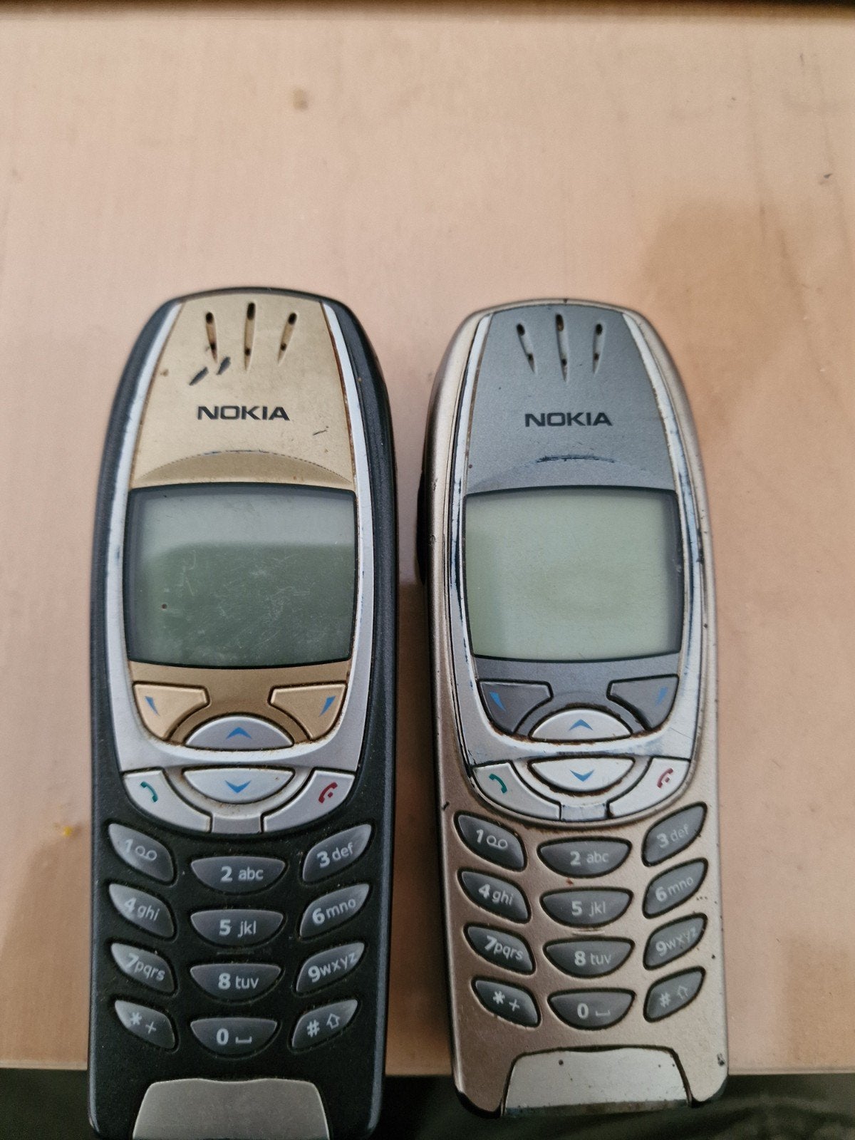Nokia 3310 / 3330 - Klassieke Mobiele Telefoons (2 stuks), Gebruikt, Geen camera, Zwart, Fysiek toetsenbord