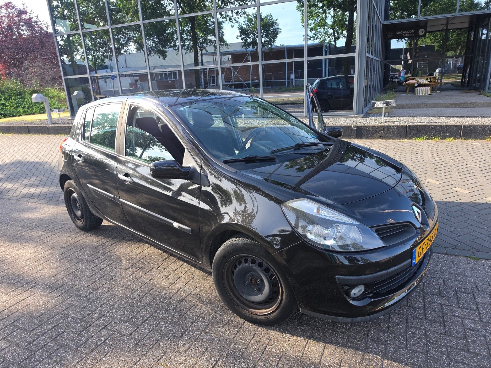 Renault Clio 1.2 16V 55KW Auth 5-DRS E4 2006 Zwart, Auto's, Voorwielaandrijving, 535 kg, 74 pk, 4 cilinders