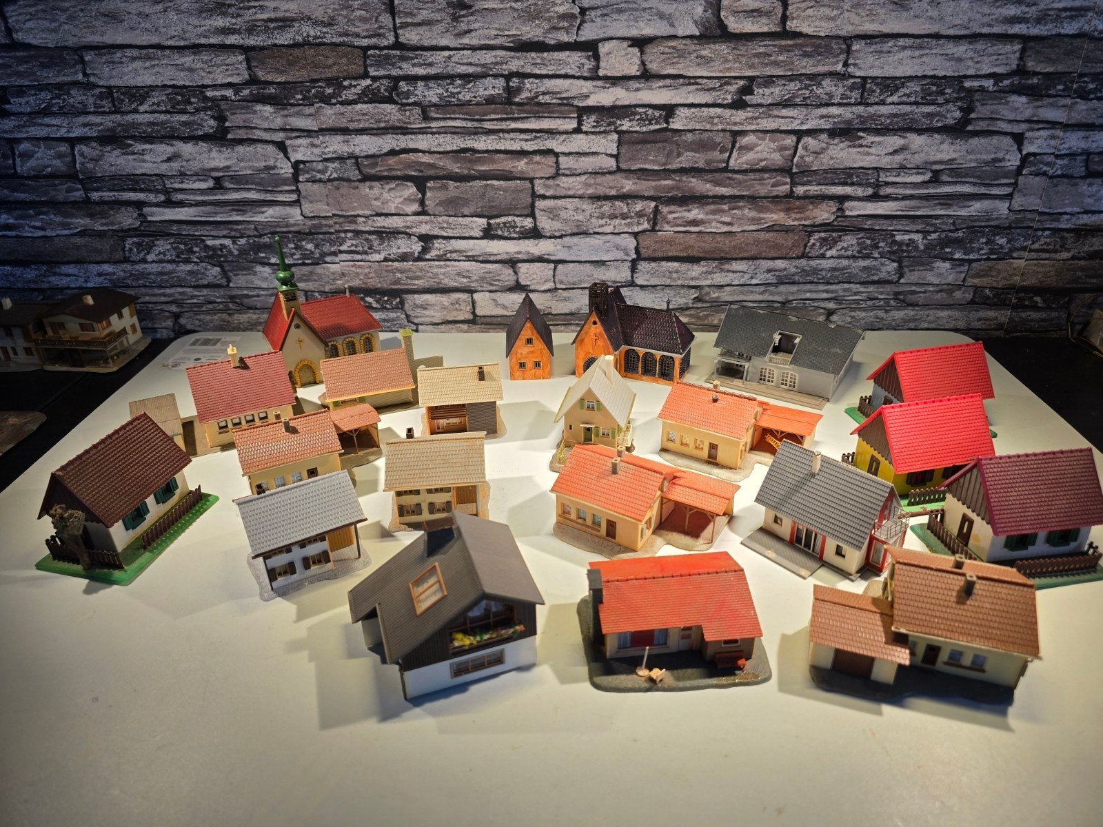 20tal gebouwen huisjes bungalows N spoor modeltrein 1:160, Overige merken, Gebruikt, Gelijkstroom of Wisselstroom, Brug, Tunnel of Gebouw