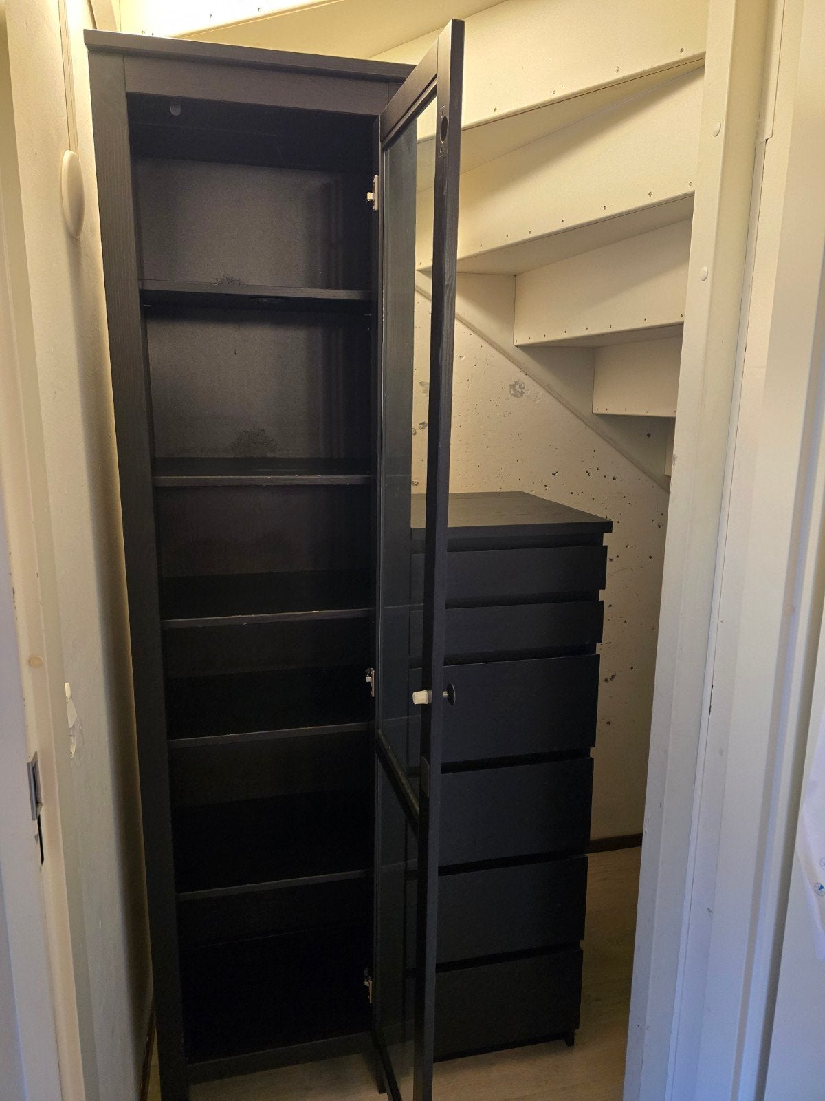 IKEA Hemnes boekenkast met glazen deur - Zwart, Ophalen, Minder dan 50 cm, Modern, Scandinavisch, Overige houtsoorten