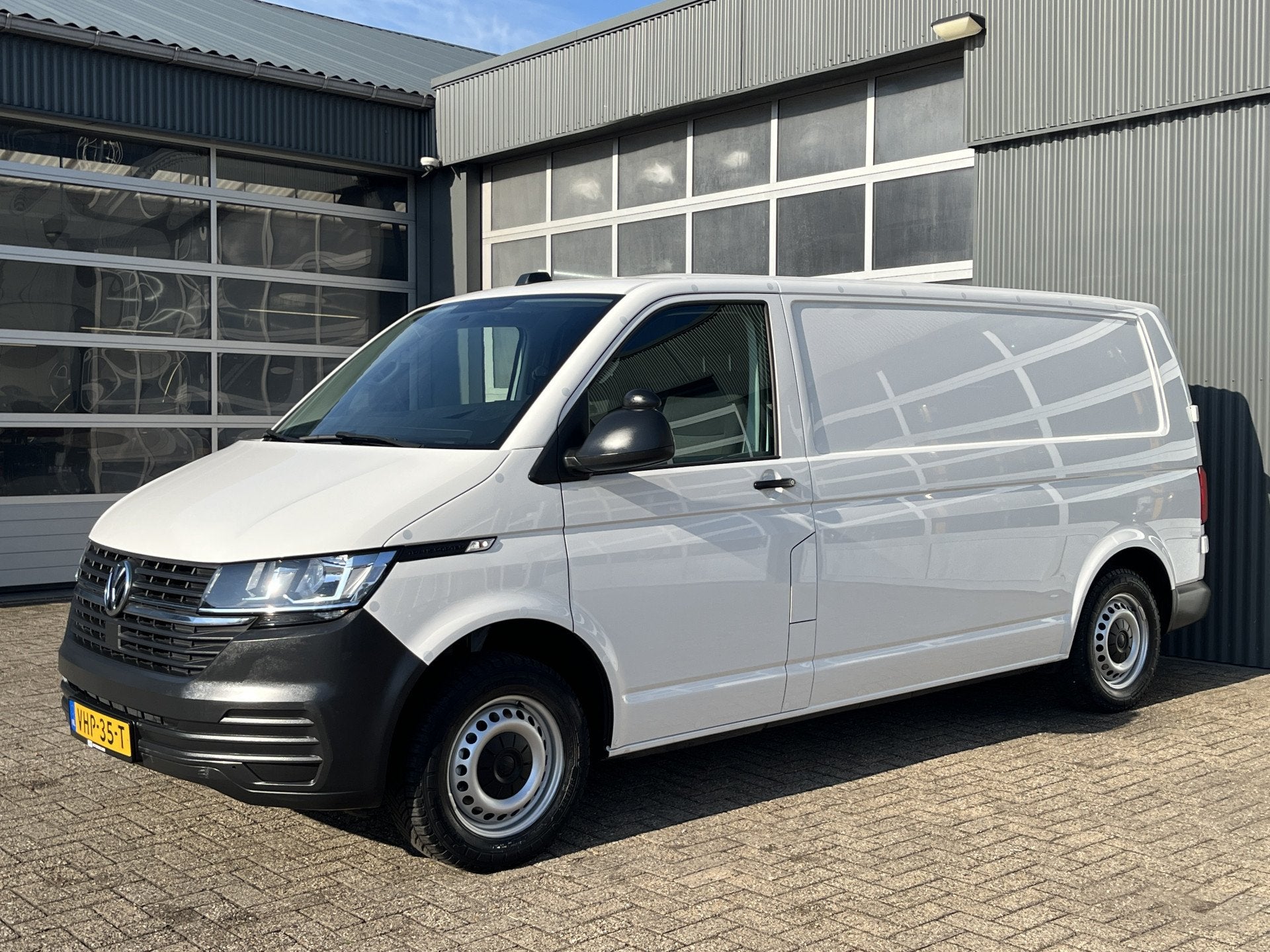 Volkswagen Transporter 2.0 TDI L2H1 Sortimo Kastinrichting T, Voorwielaandrijving, Gebruikt, 4 cilinders, Volkswagen