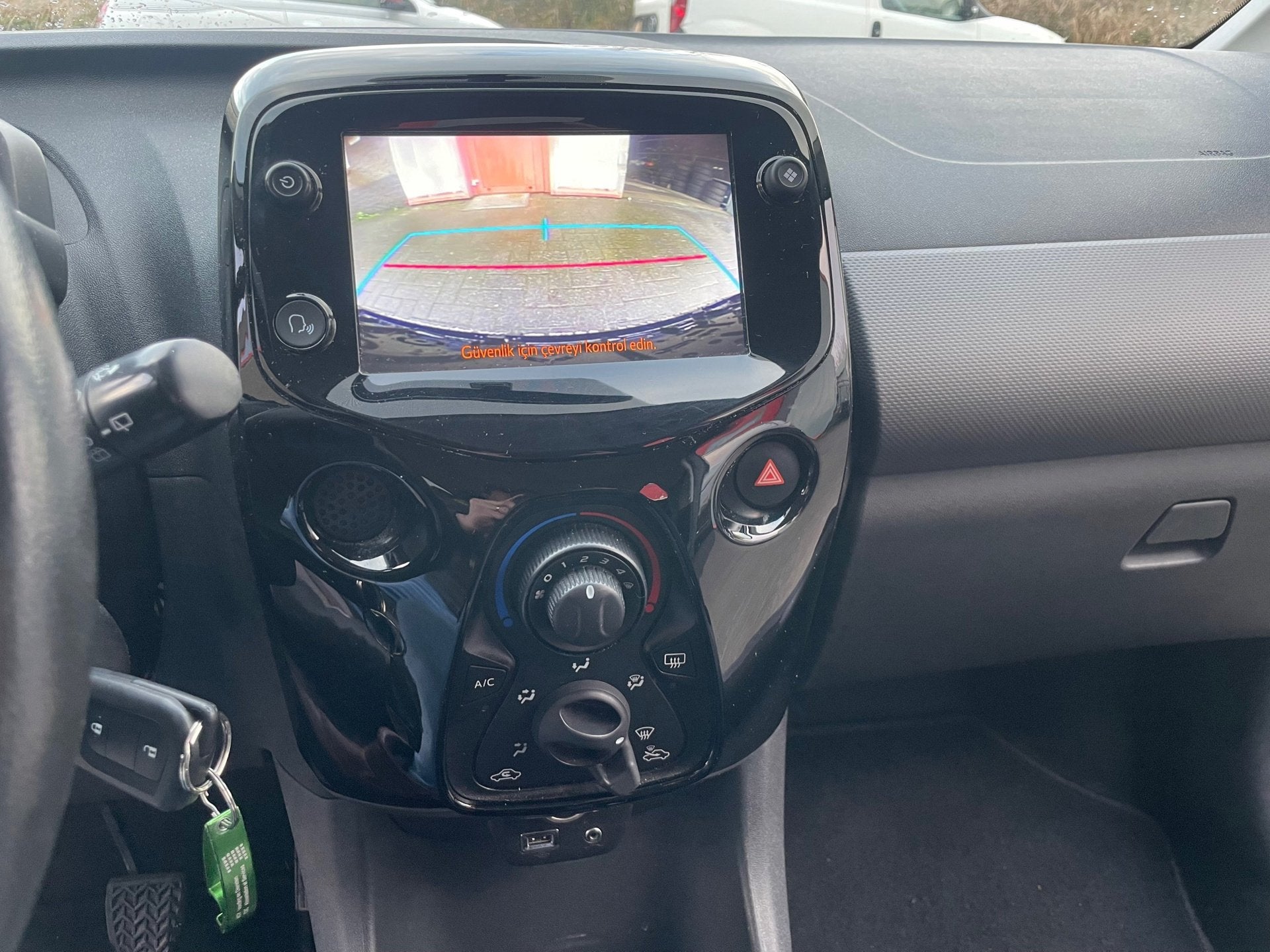 Peugeot 108 1.0 e-VTi Allure, Voorwielaandrijving, Dealer onderhouden, Gebruikt, 4 stoelen