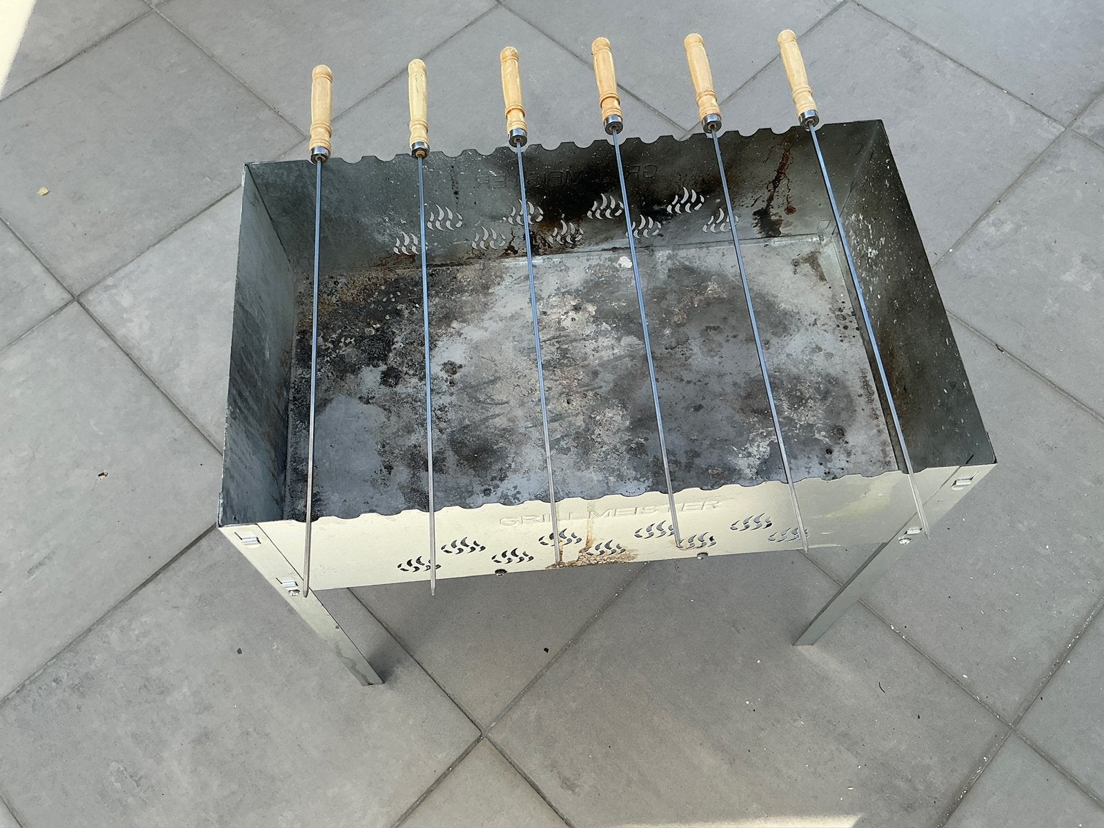 BBQ Grill met Spiesen Set – stevig & compleet, Ophalen of Verzenden, Zo goed als nieuw, Met accessoires