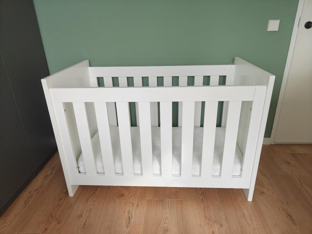Babybedje met matrasje - Wit ledikant, Ophalen, Gebruikt, Ledikant